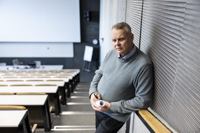 Professori Juho Saari Tampereella helmikuussa 2025.